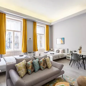 https://downtown-rkczi-apartment-in-the-heart-of-budapest.inbudapesthotels.com